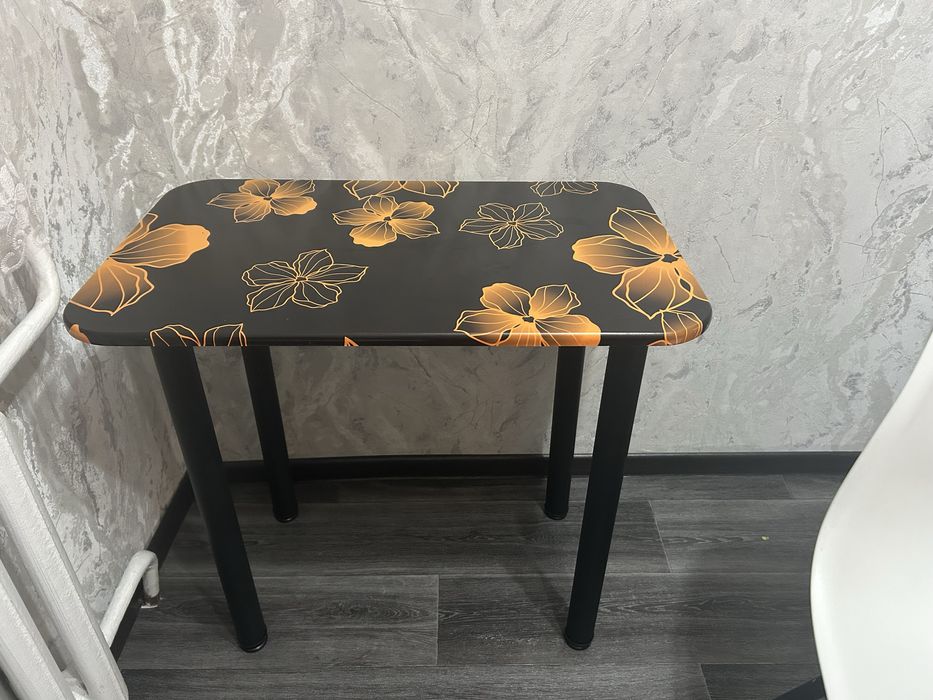 Продам стол кухонный