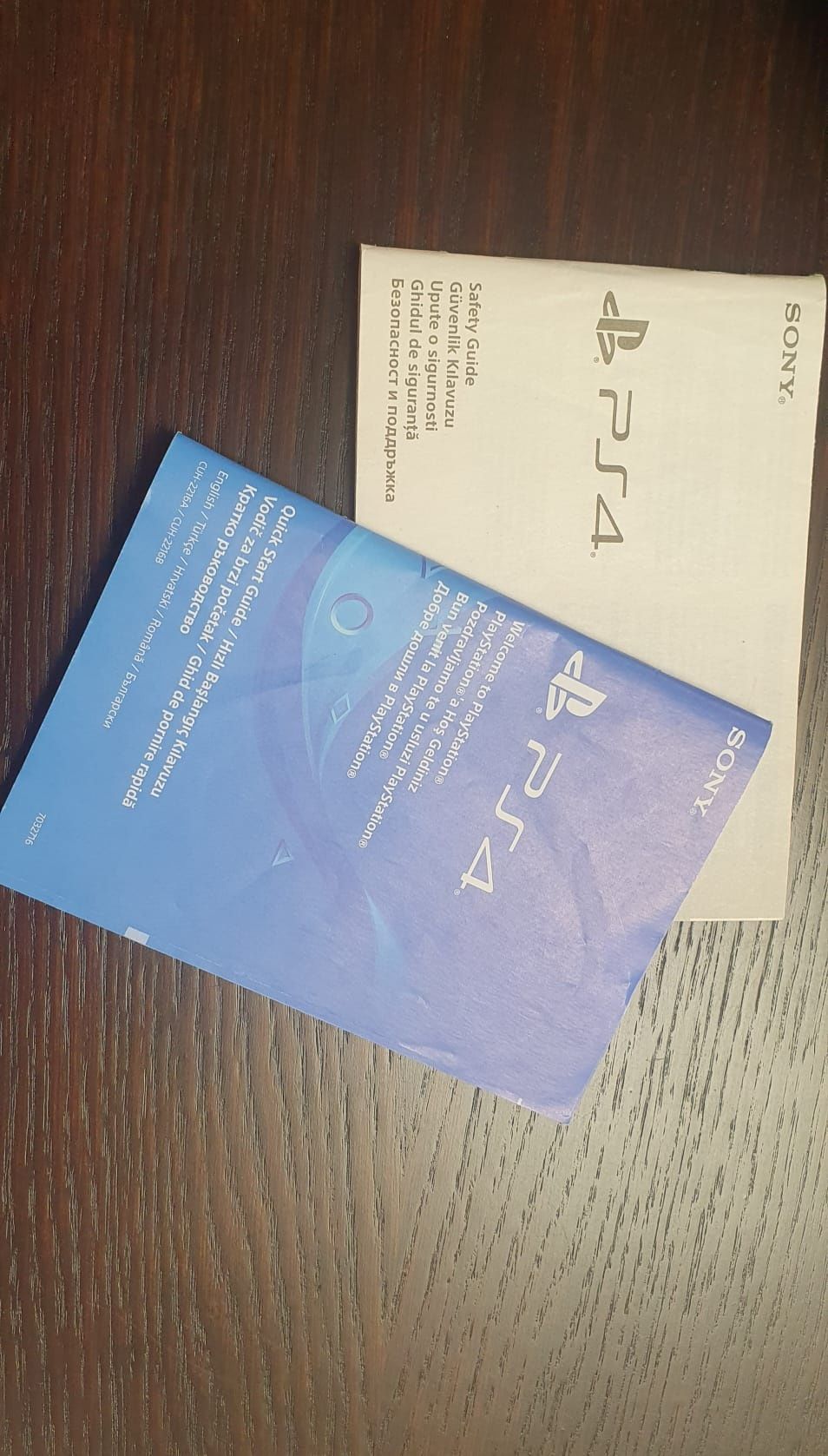 Play station - Ps4 , 1 TB. Ca nou