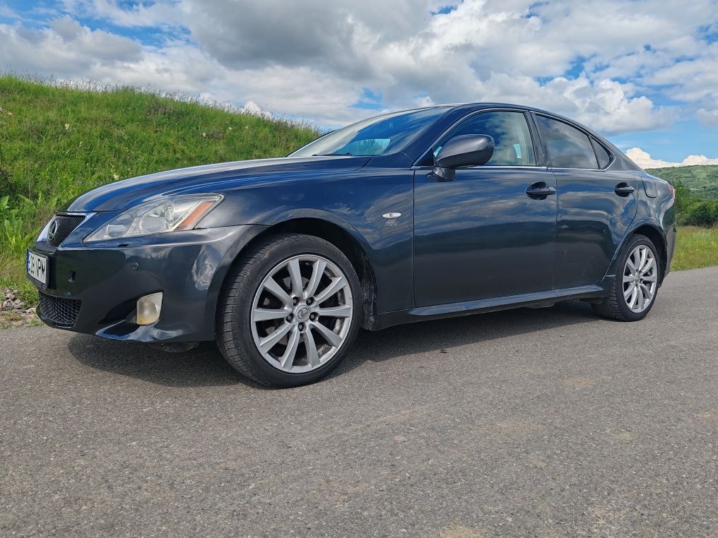 Lexus IS 220 D în stare buna de funcționare