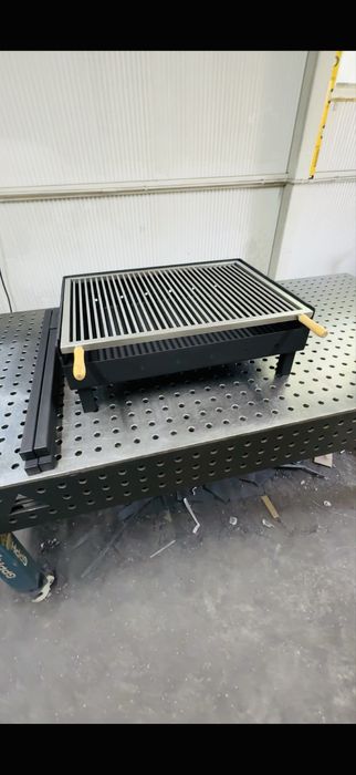 Gratar de gradina (metal) pe 2 nivele .