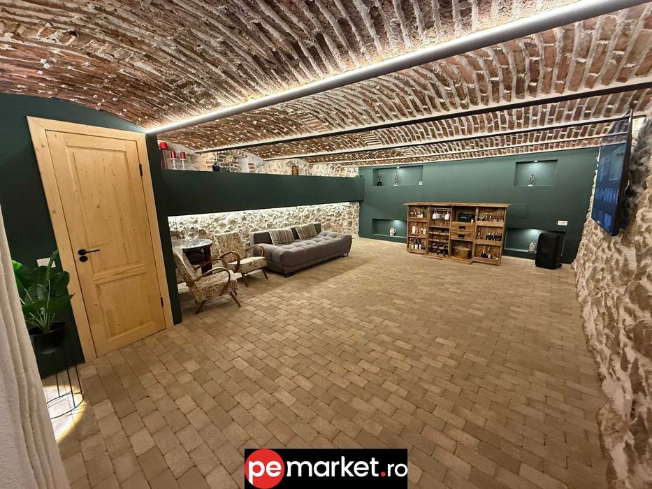 Casă elegantă complet renovată cu demisol spectaculos, Brașov