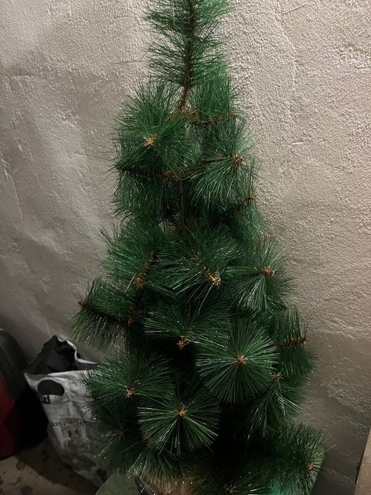 Продам елку небольшую