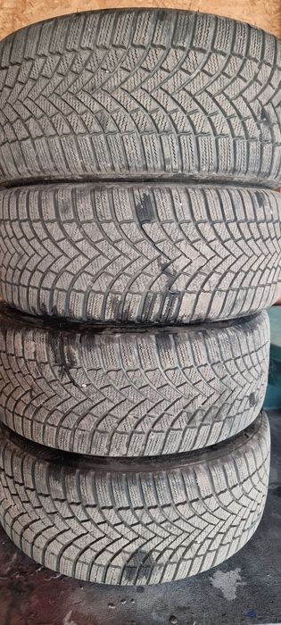 Anvelope iarna  225/40/18 în stare ff bună fără găuri sau petice