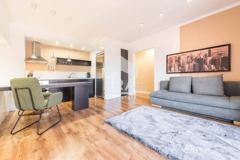 Продава се Тристаен апартамент в Варна, Бриз - 91 кв.м за 2495 €/кв.м - Снимка #2