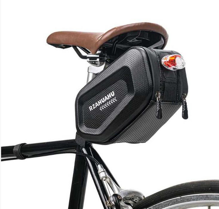 Borseta pt bicicleta, piele artificiala si carbon 20X12X12cm