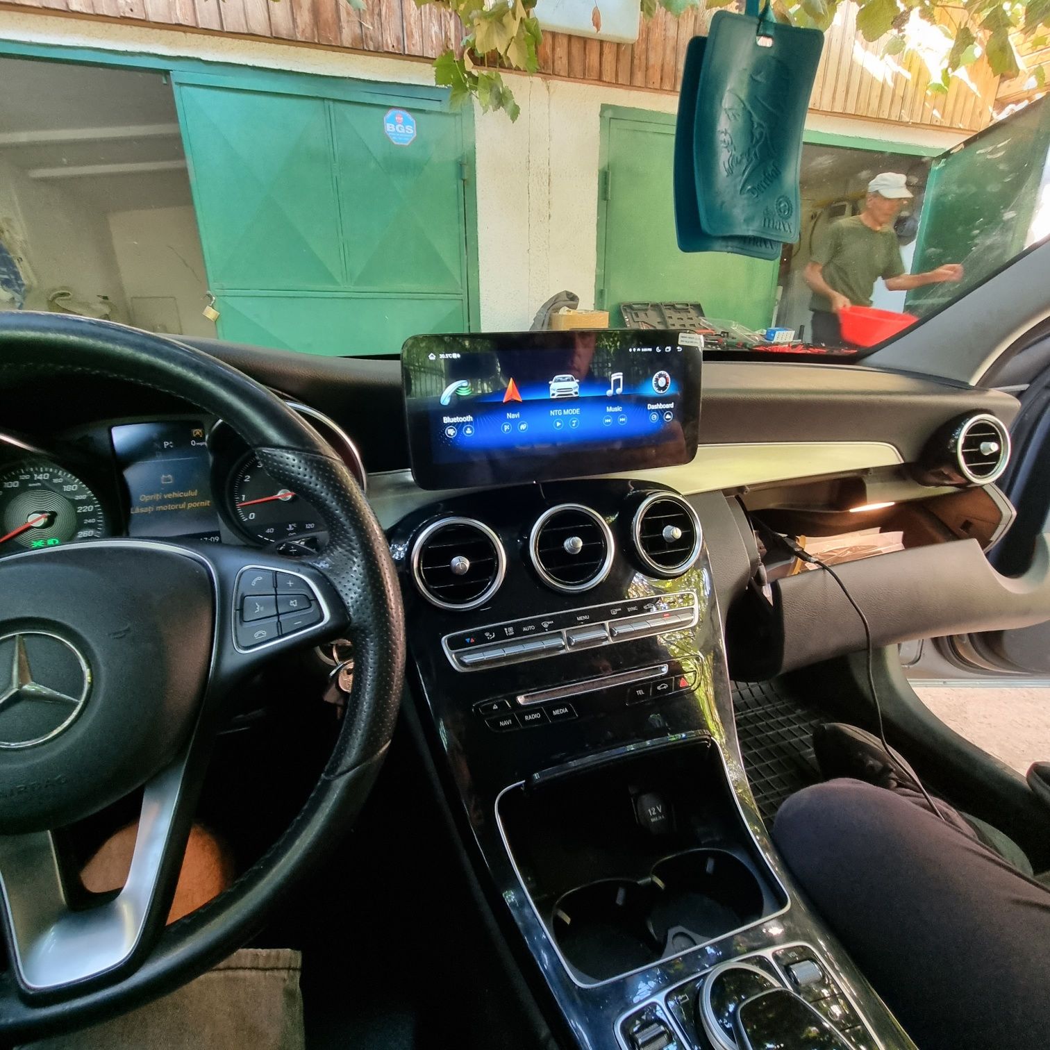 Navigatie android Mercedes C Class W205 Carplay Waze YouTube