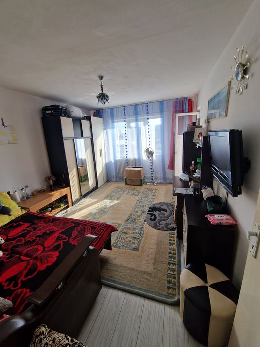 Închiriez garsoniera