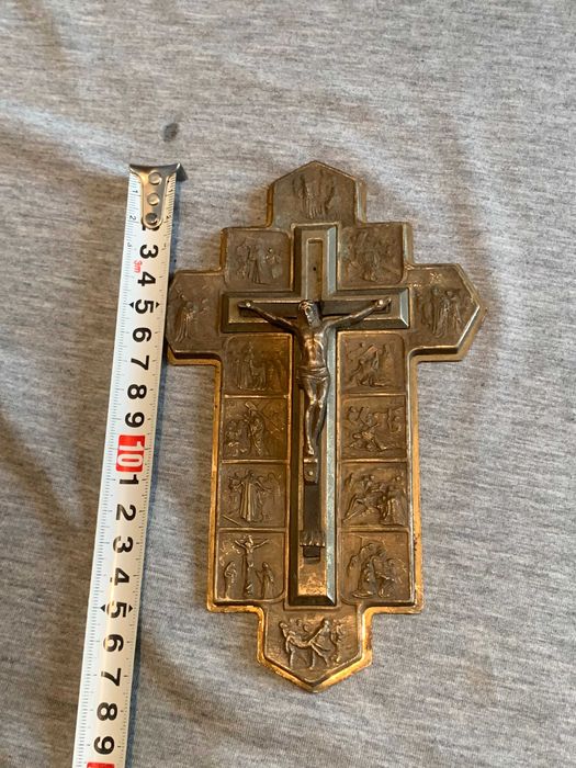 старо стенно разпятие, изобразяващо Кръстния път