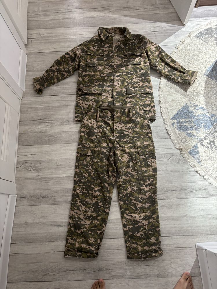 Военная форма в отличном состояний