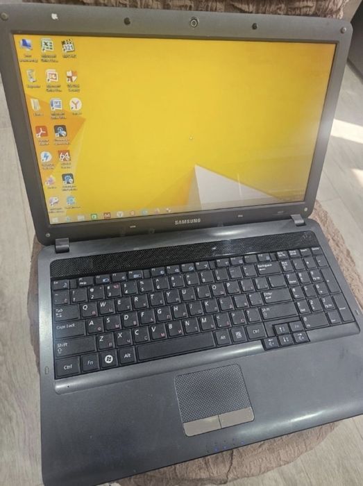 Ноутбук Samsung R525