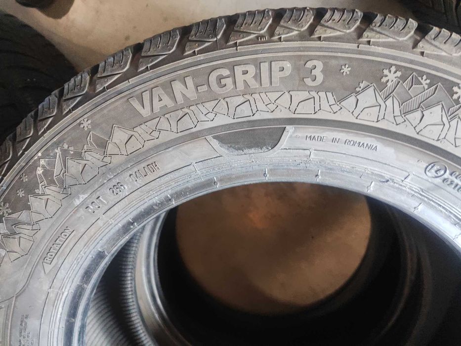 2бр.зимни гуми 215/65/16C Semperit