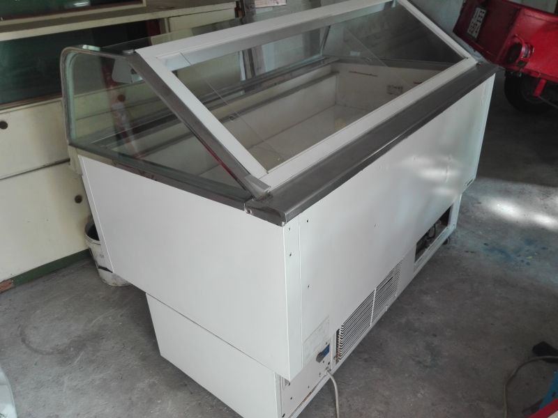 Хладилна витрина за сладолед