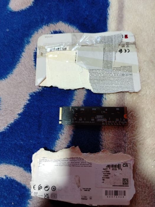 Vând sau schimb ssd uri Kingston Nv2 2 TB aproape noi