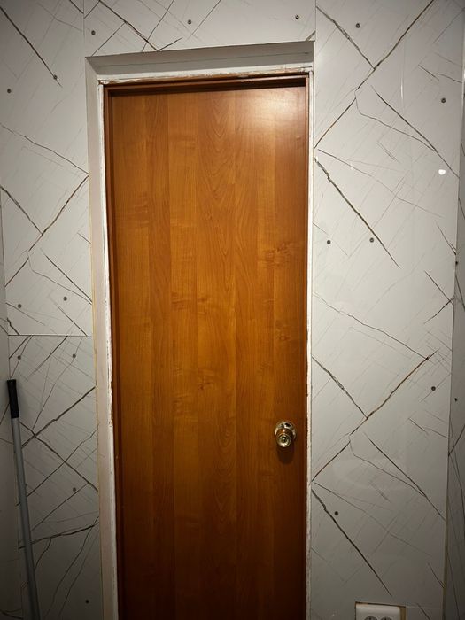 Продам межкомнатные двери с коробками 80 и 60