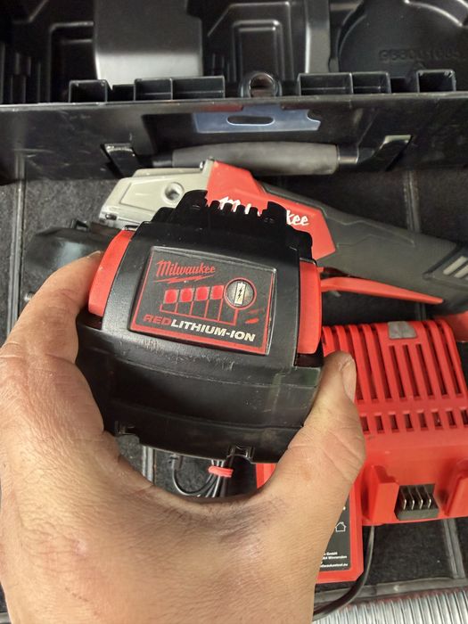 Milwaukee Fuel Ъглошлайф