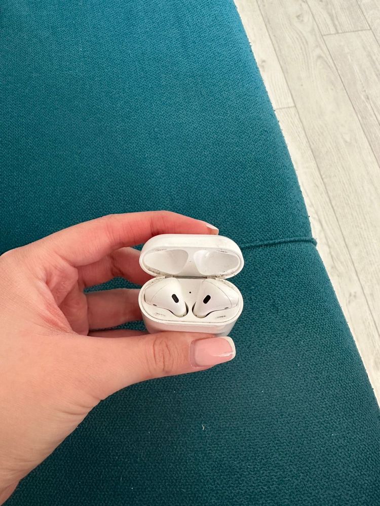 Airpods 1 поколения