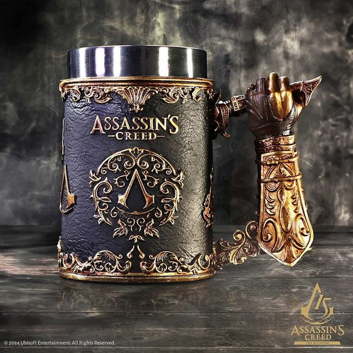 Халба,чаша Assassin's Creed Through the Ages Черно-златна халба