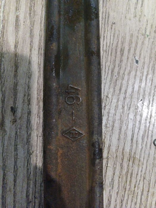 Разводной ключ,гаичные ключи,лом фомка,пилы, напильники,правило,плоски