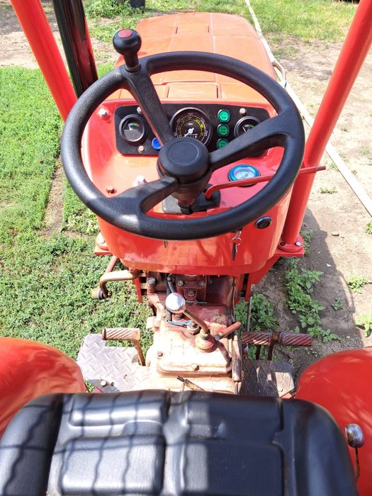 Tractor U-445 de vie