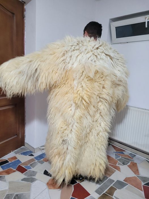 Tradiţi,bundă ,subă ,bitusă,suman .