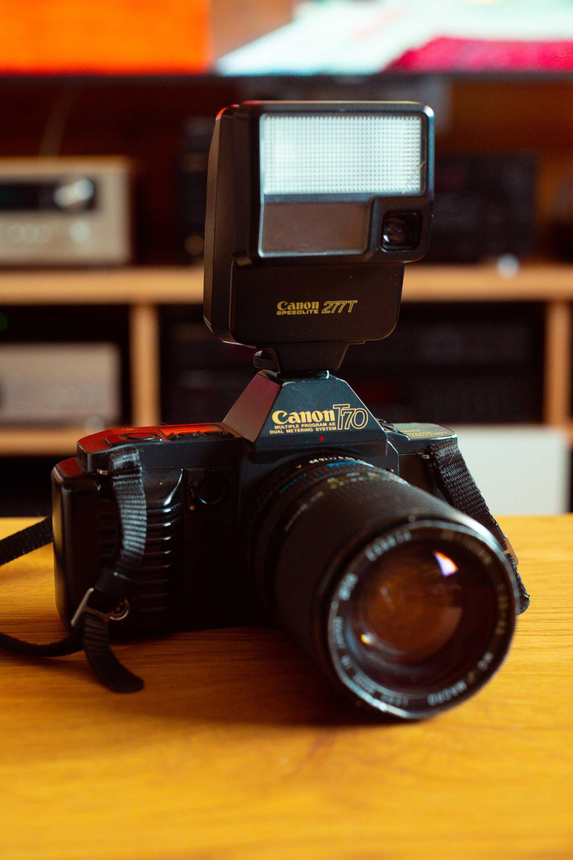 Canon T70 SLR + обектив + Canon 277T Speedlight