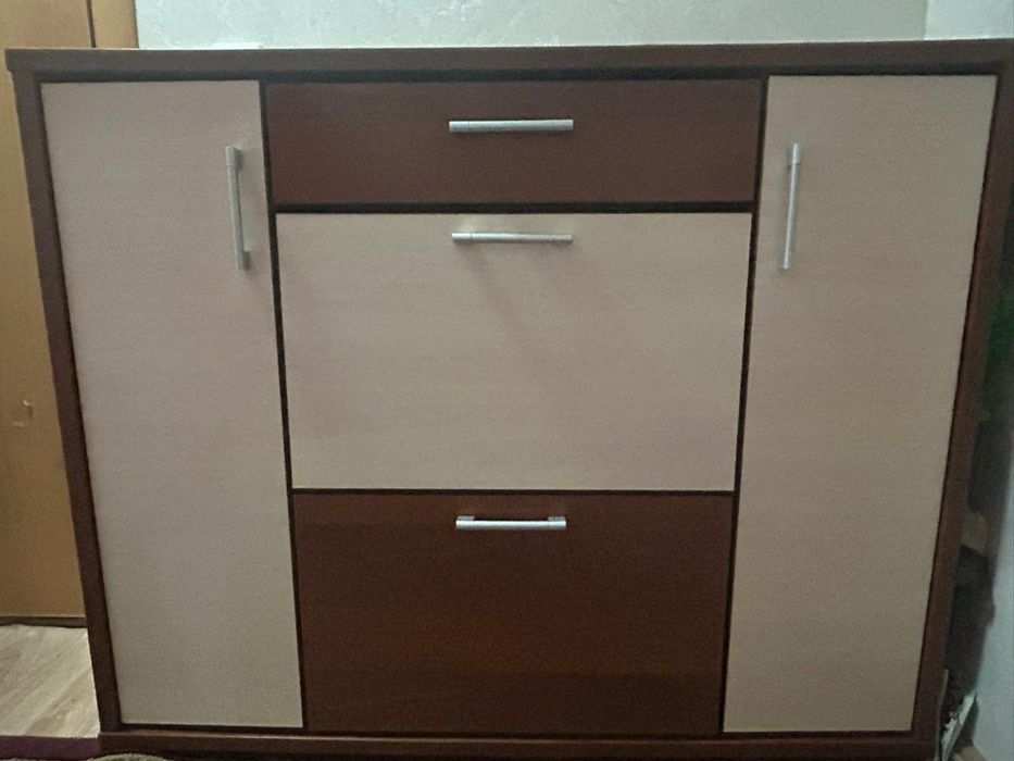 Продаётся обувница в нормальном состоянии