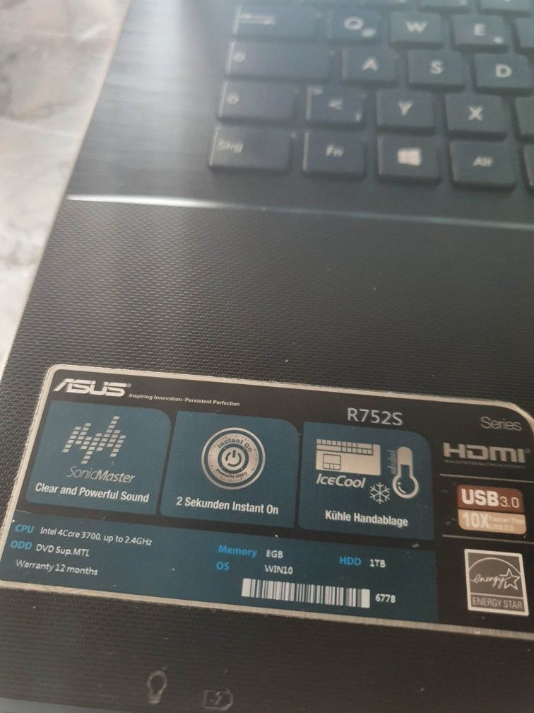 Laptop asus R752S SonicMaster , memorie ram 8gb,hdd 1 Tb