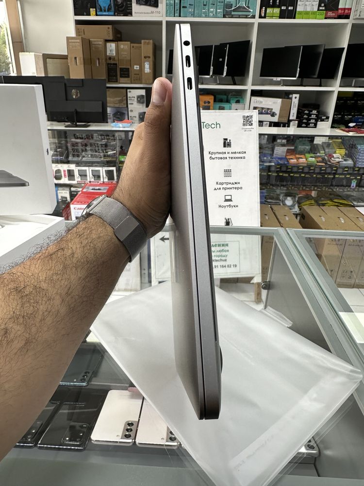 Срочно Продам MacBook Pro 2020 i5 16/512GB в идеальном состоянии