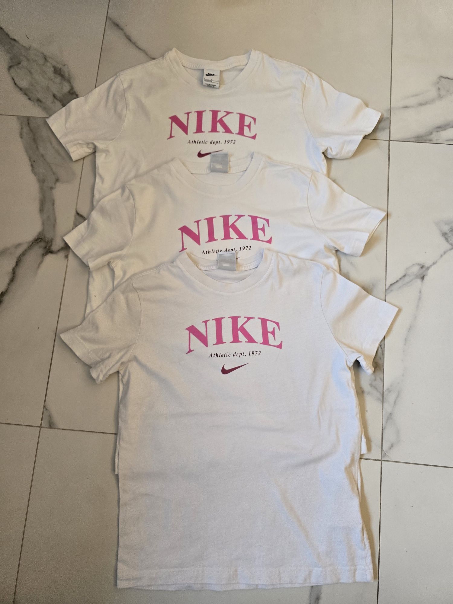 3 Tricouri Nike. 146-156