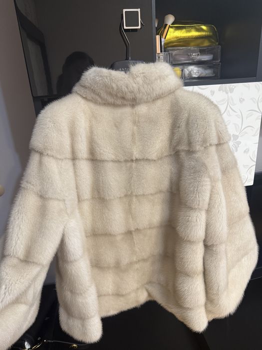 Палто от бяла норка