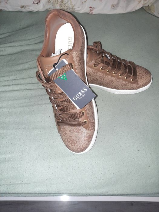 Оригинални сникърси Guess