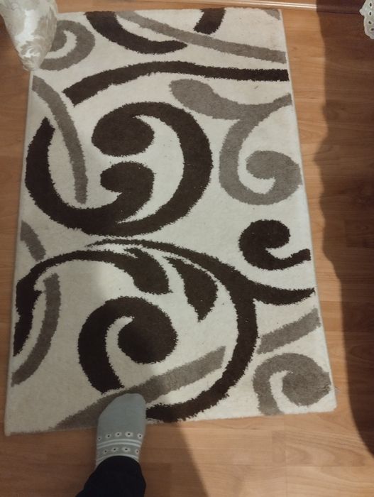 Vând covor 2/3 și două carpete