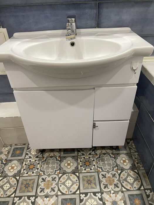 Раковина с тумбой