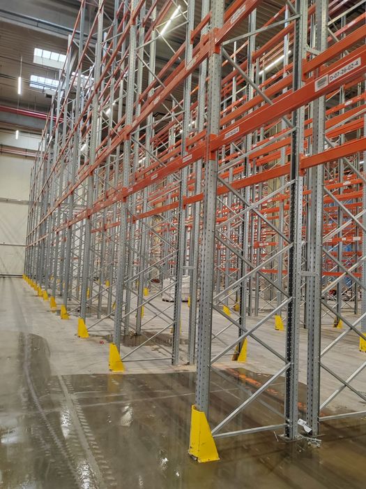 Stoc de rafturi industriale