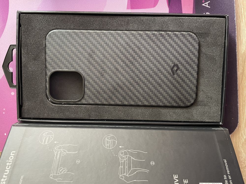 vand urgent doar azi  husa iPhone 12 mini de carbon