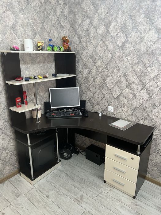 Стол компьтерный