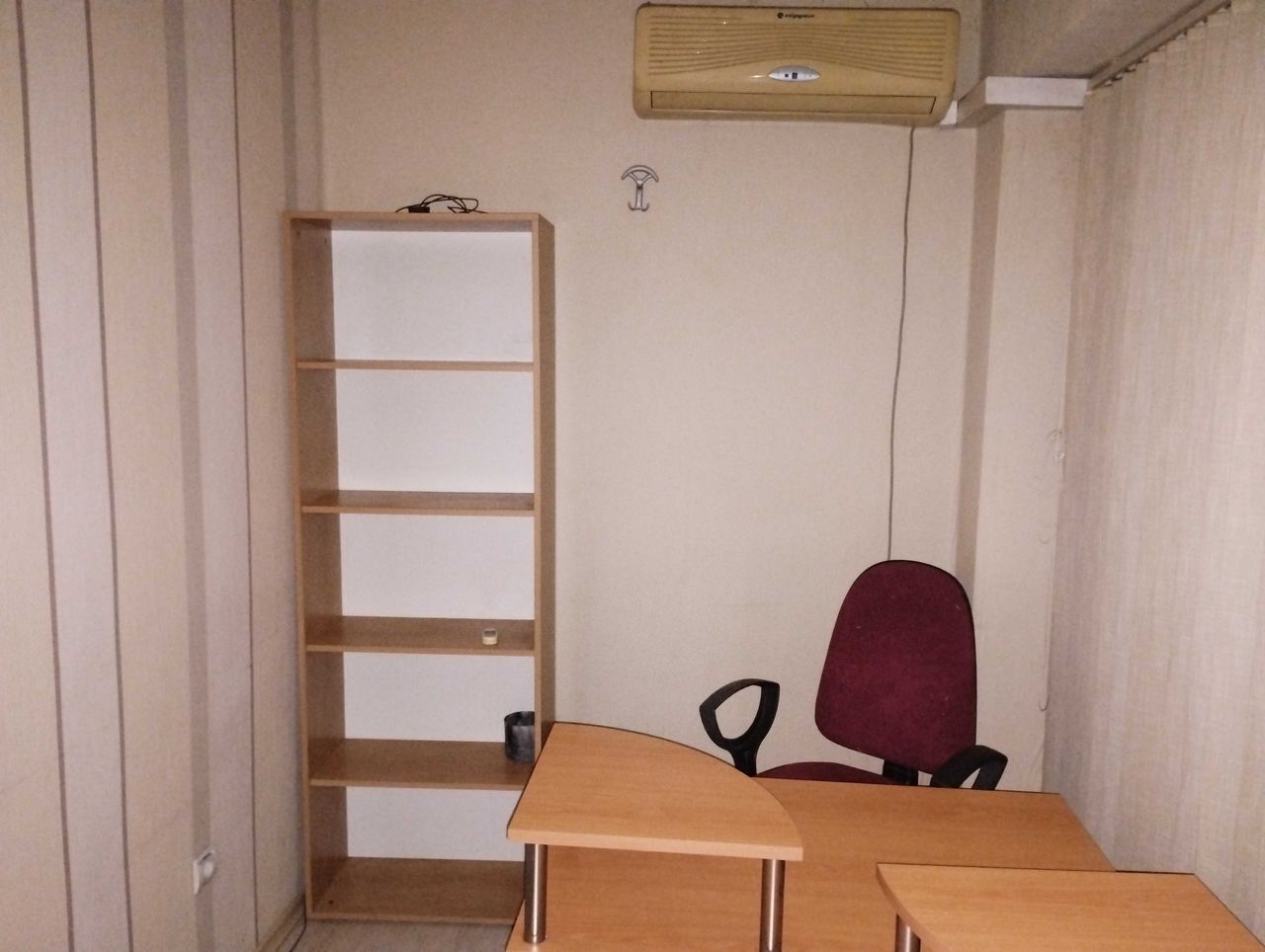 Дава се под наем Офис в Бургас, Център - 6 кв.м за 102 € - Снимка #1