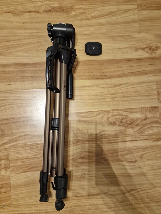 Canon 1200D EOS cu două obiective