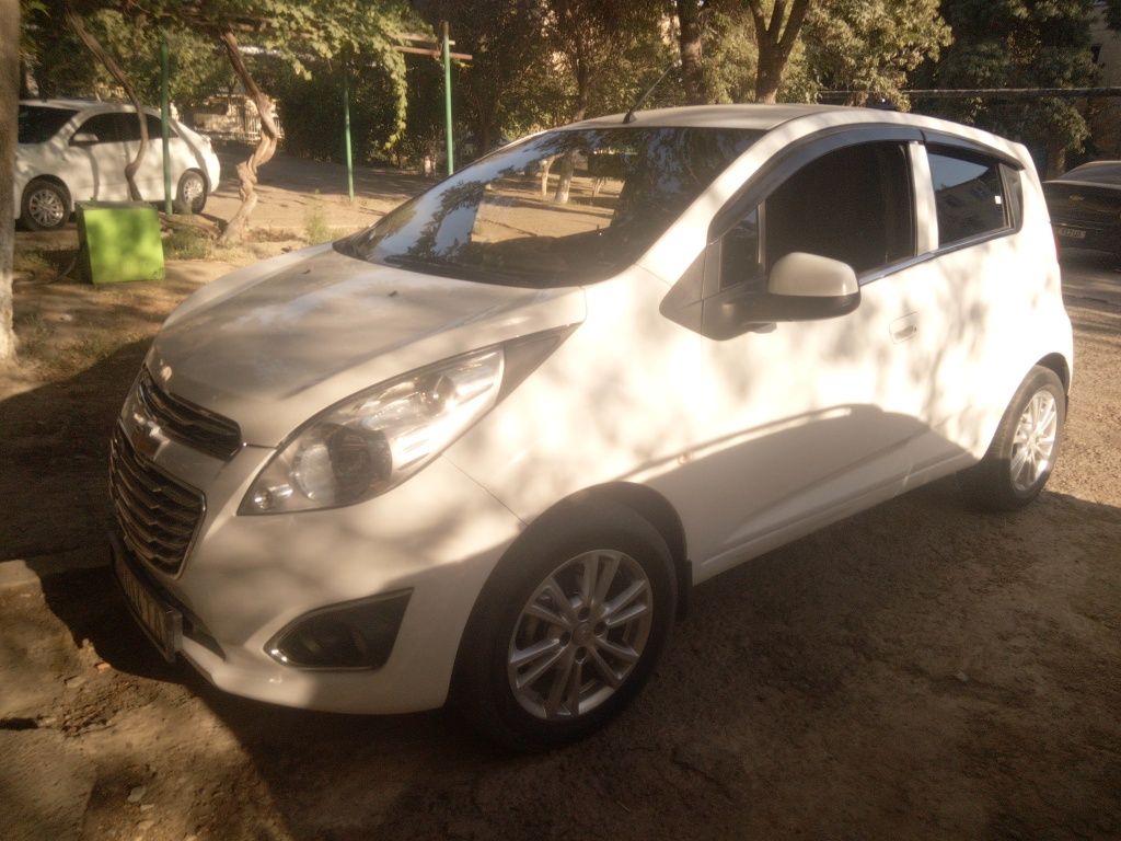 Spark sotiladi 2016 oq buxoroda