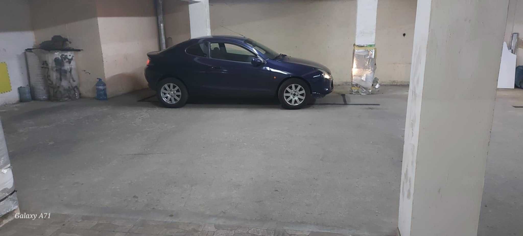 Продава паркомясто