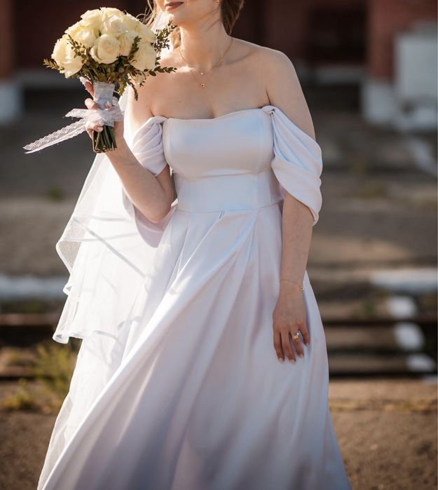 Vând rochie de mireasă