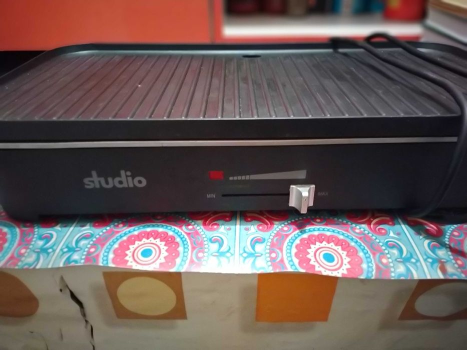 Vând grătar electric