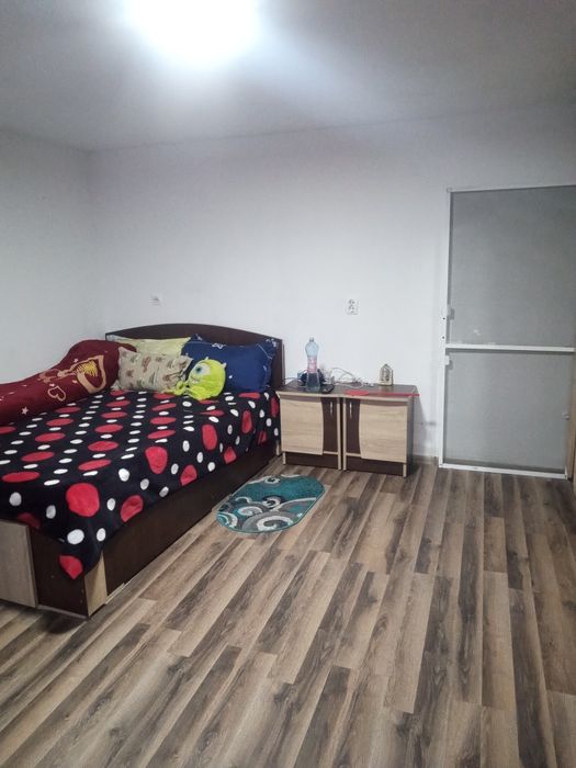 Vând casa la curte cu toate utilitățile