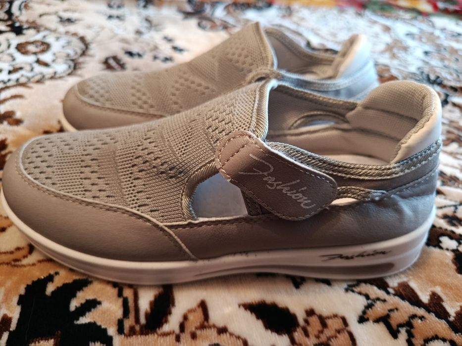 Продам кроссовки женские новые р 36-37