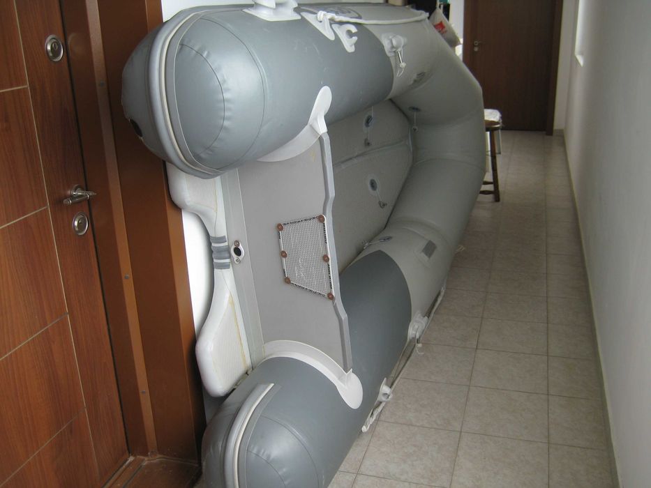 Продавам Комплект: Лодка Corelli + Двигател Yamaha 4 к.с. (Не е нова)