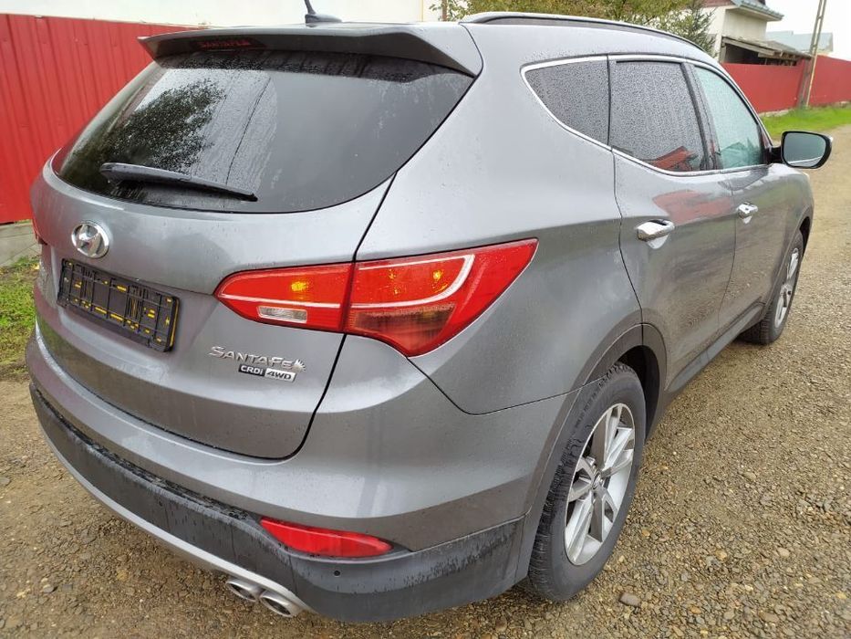 Dezmembrez Hyundai Santa FE 3 2014 motor 2.2crdi 197cp cod D4HB bara fata spate capota trager far stanga dreapta usa portiera aripa fuzeta planetara grup diferential cutie viteze piese dezmembrari