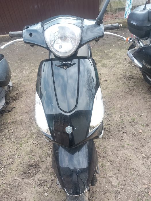 Vand 2 scutere piagio și aprilie 1000 euro buc