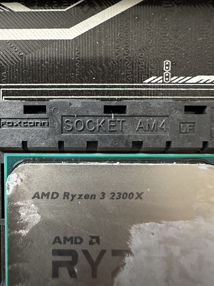 Asus prime A320M-K, ram crucial 8gb+patriot 4gb, AMD Ryzen 3 2300X