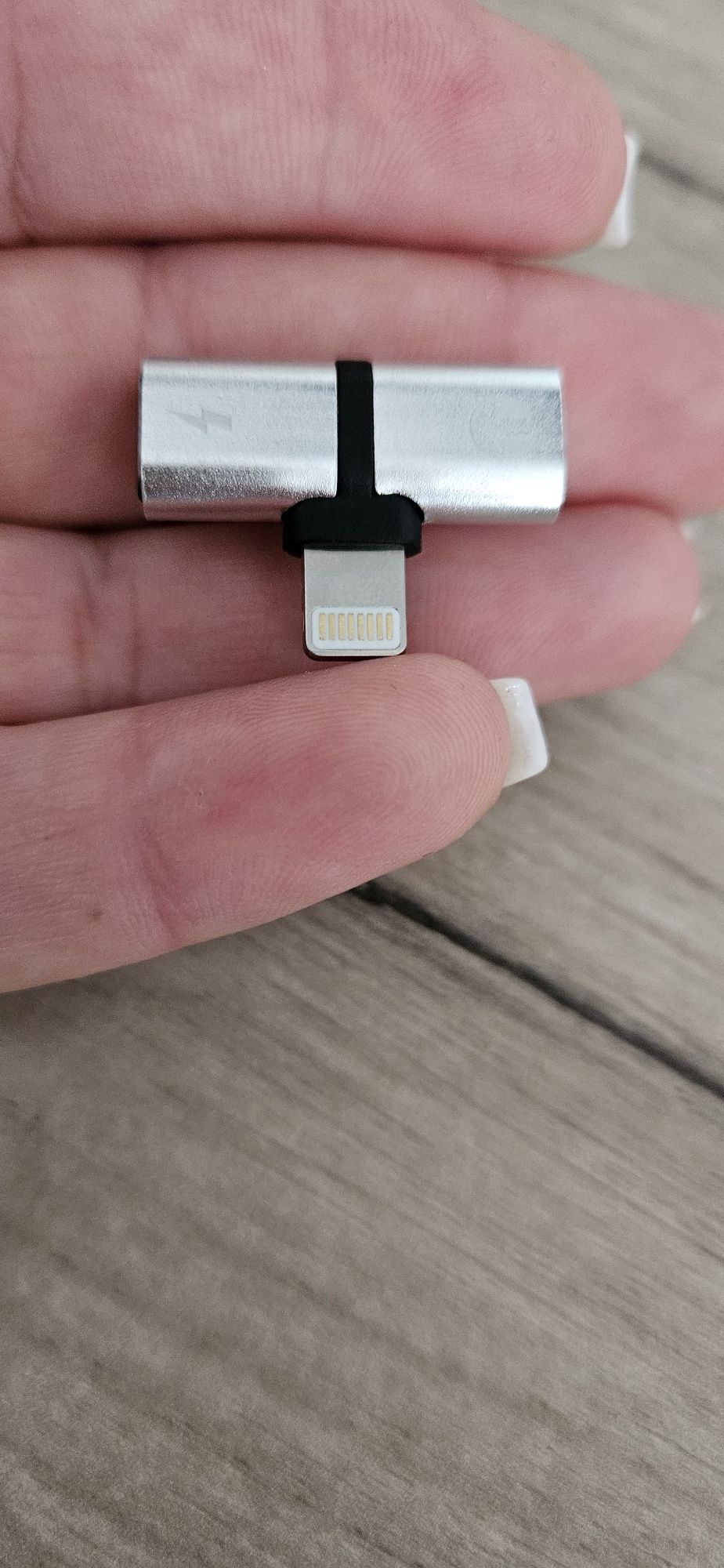 Adaptor pentru căști și incarcator iPhone