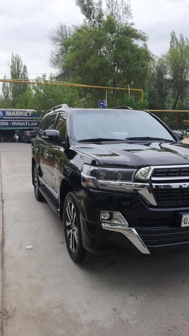 Srochoo sotiladi Toyota land cruiser 200